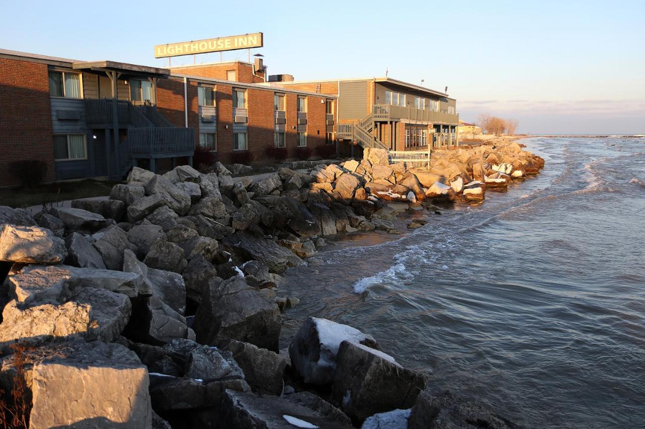 Lighthouse Inn - Two Rivers Exterior photo