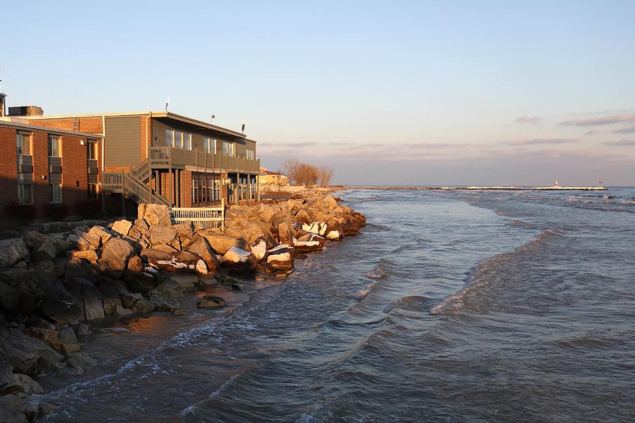 Lighthouse Inn - Two Rivers Exterior photo