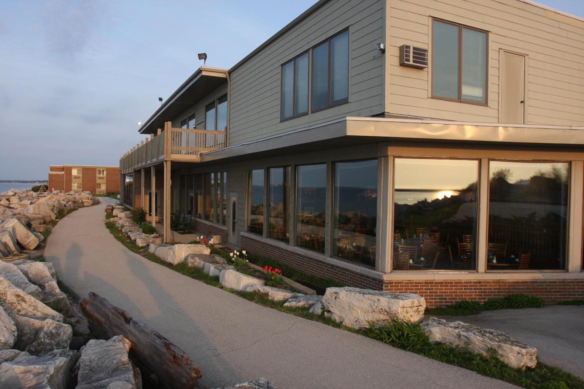 Lighthouse Inn - Two Rivers Exterior photo