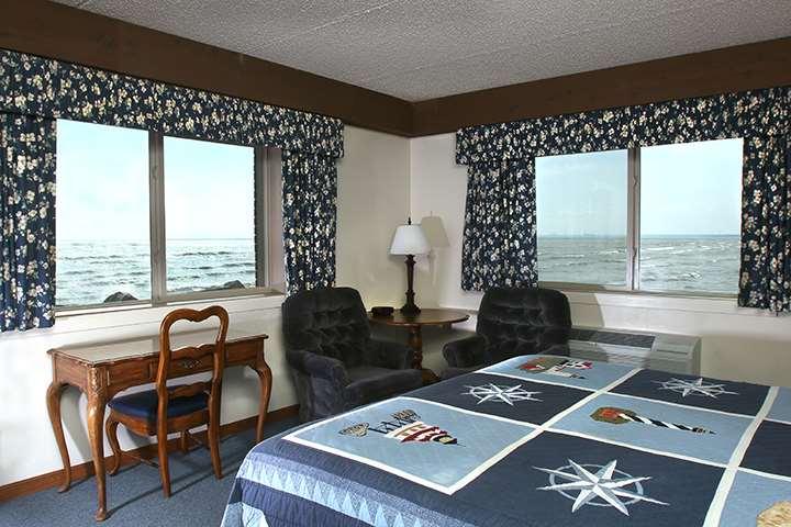 Lighthouse Inn - Two Rivers Exterior photo