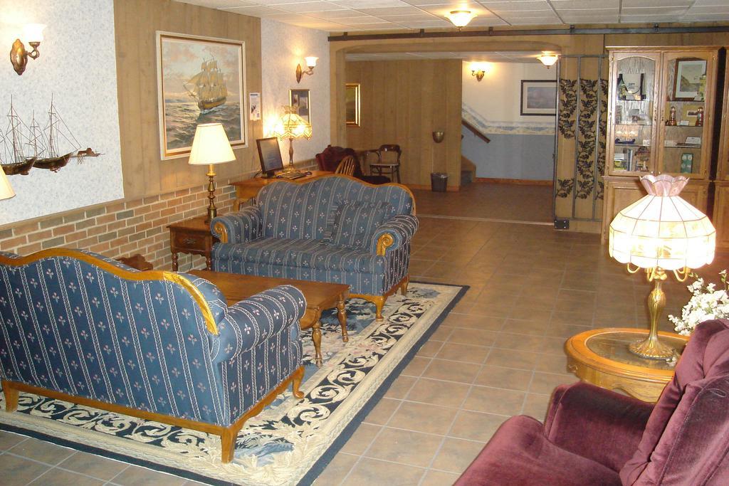 Lighthouse Inn - Two Rivers Exterior photo