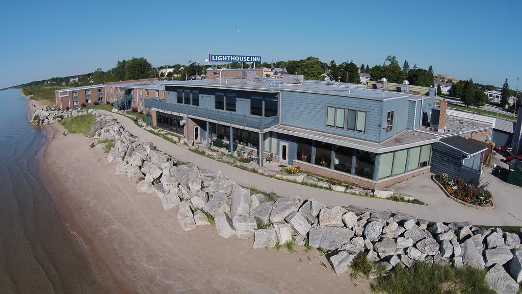 Lighthouse Inn - Two Rivers Exterior photo